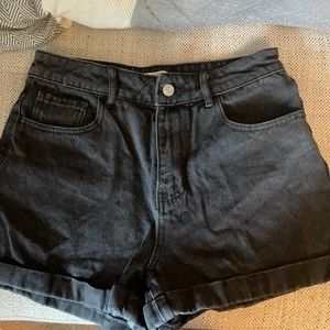 PacSun black mom short